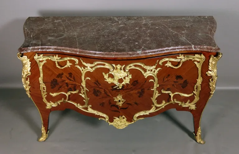 KOMMODE IM LOUIS XV-STIL
