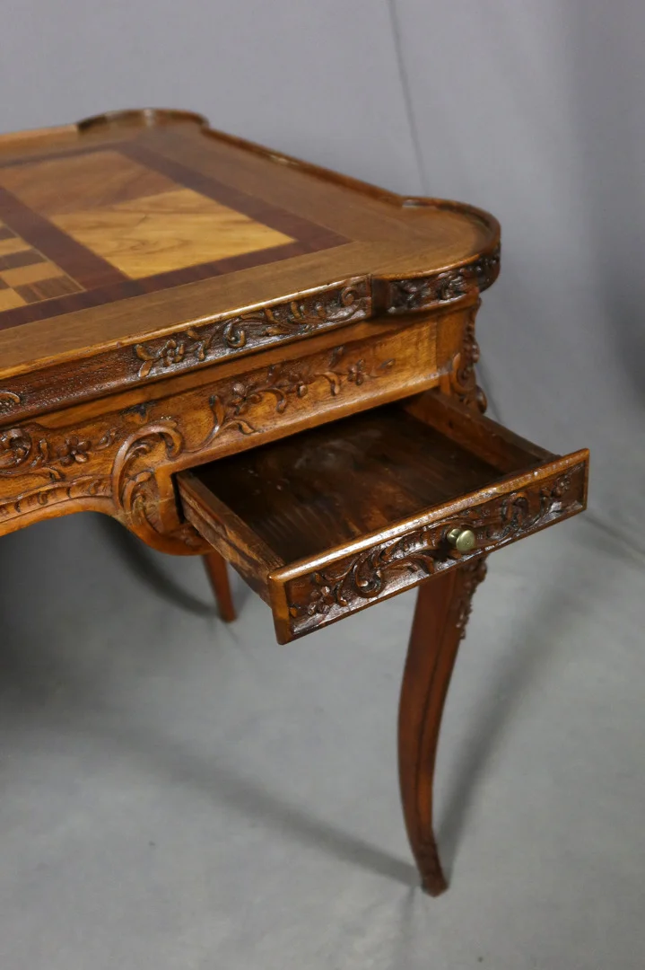 Table à jeux XVIII