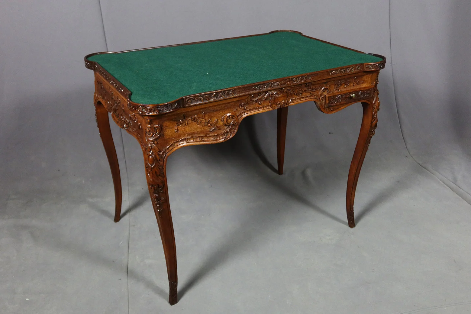 Table à jeux XVIII