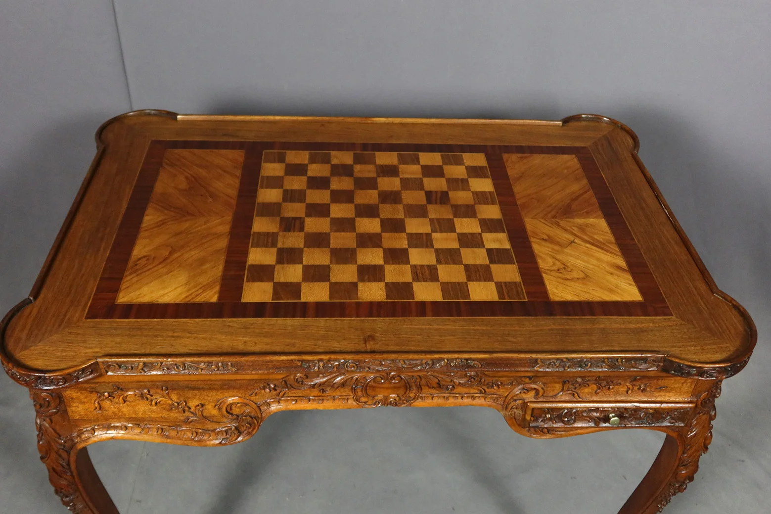 Table à jeux XVIII