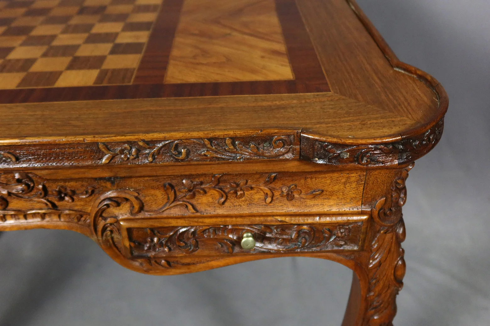 Table à jeux XVIII