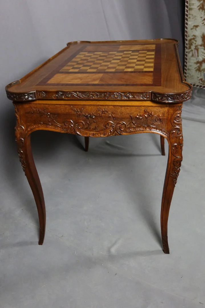 Table à jeux XVIII