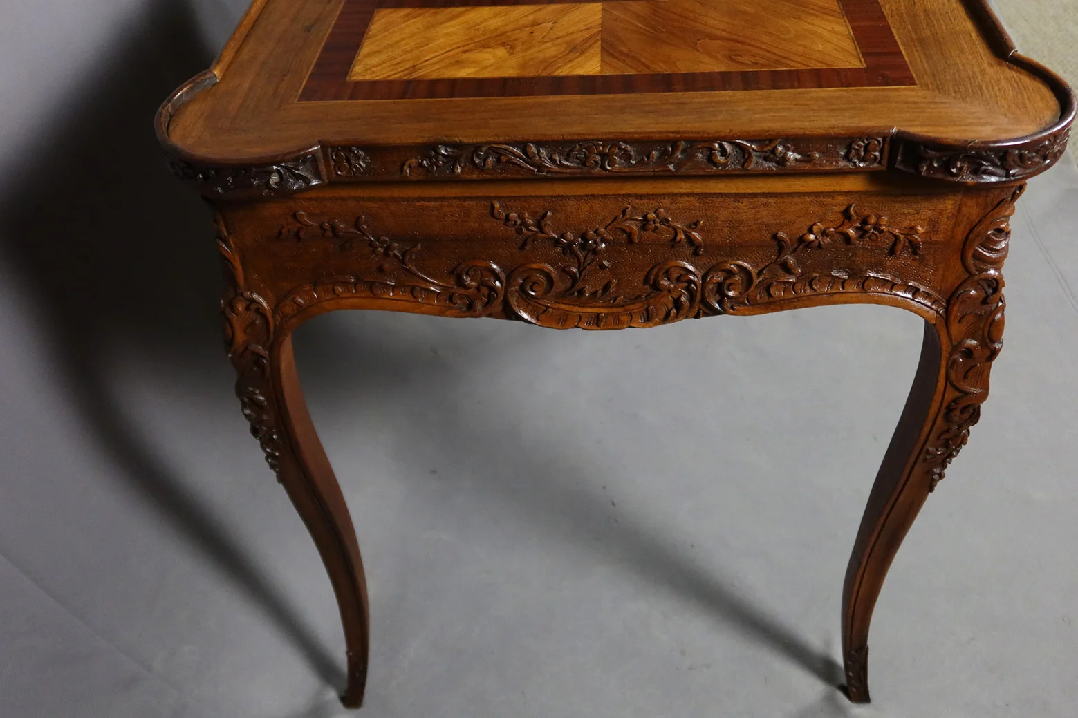Table à jeux XVIII