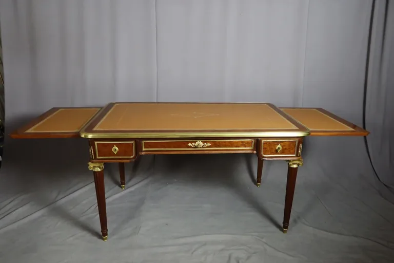 SCHREIBTISCH IM LOUIS XVI-STIL