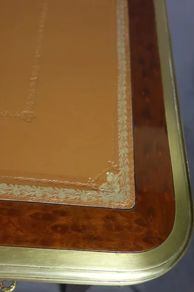 SCHREIBTISCH IM LOUIS XVI-STIL