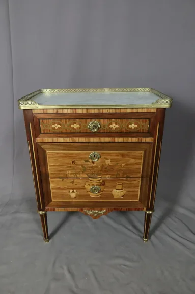 LOUIS XVI STYLE CHEST OF DRAWERS