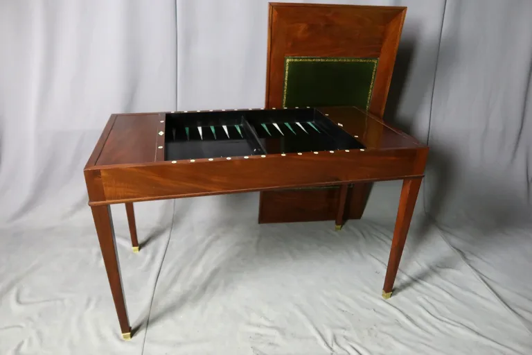 KARTENTISCH IM LOUIS XVI-STIL
