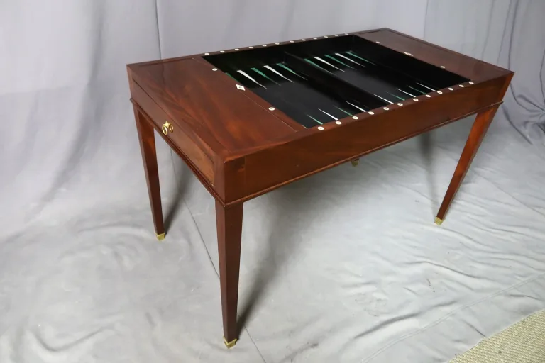 KARTENTISCH IM LOUIS XVI-STIL