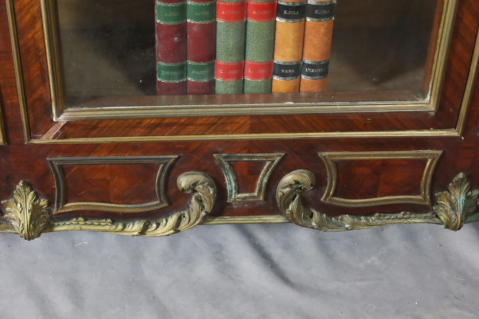 19e EEUWSE BOEKENKAST