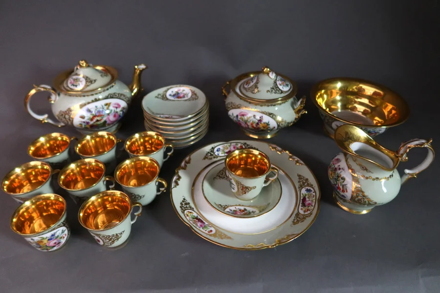 "Service à thé ou Café En Porcelaine XIX"