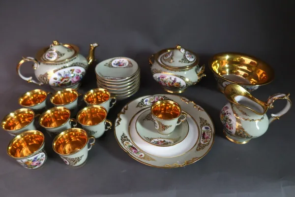 "Service à thé ou Café En Porcelaine XIX"