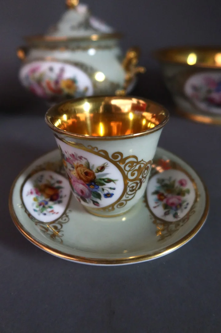 "Service à thé ou Café En Porcelaine XIX"