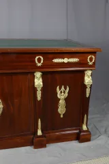 SCHREIBTISCH IM FRANZÖSISCHEN EMPIRE-STIL