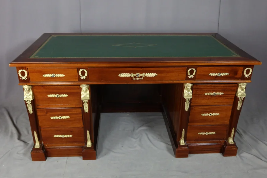 SCHREIBTISCH IM FRANZÖSISCHEN EMPIRE-STIL