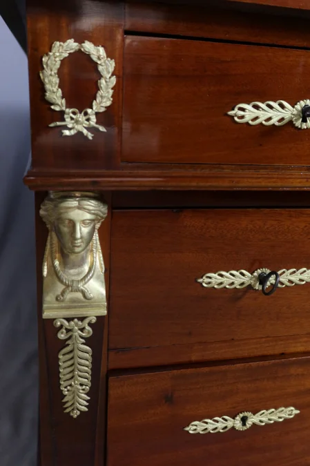 SCHREIBTISCH IM FRANZÖSISCHEN EMPIRE-STIL