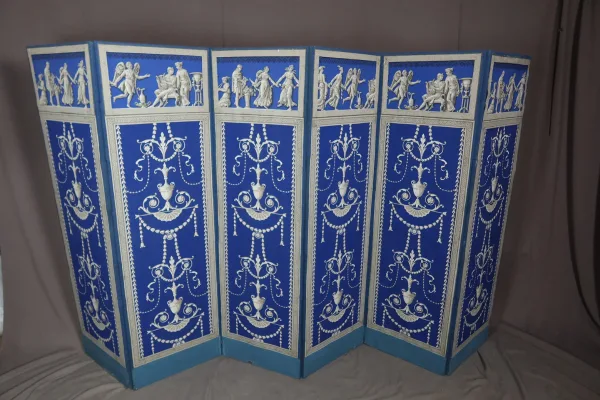 Paravent En Grisaille Sur Fond Bleu