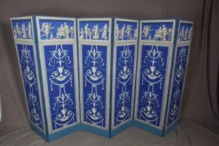 Paravent En Grisaille Sur Fond Bleu