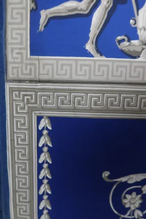 Paravent En Grisaille Sur Fond Bleu