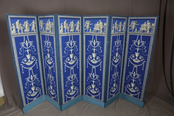 Paravent En Grisaille Sur Fond Bleu