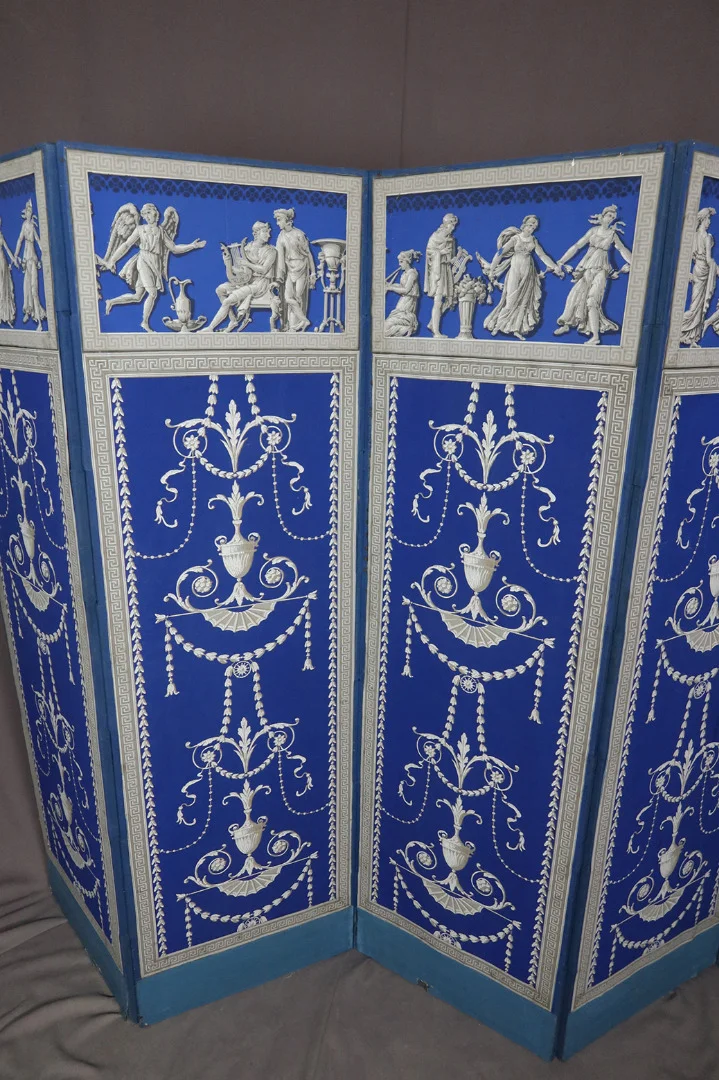 Paravent En Grisaille Sur Fond Bleu