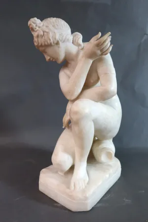 Sculpture " Vénus accroupie"