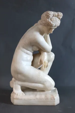 Sculpture " Vénus accroupie"