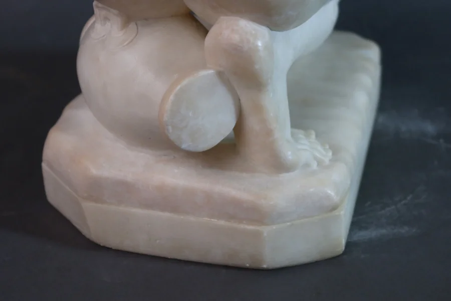 ALABASTER-SKULPTUR