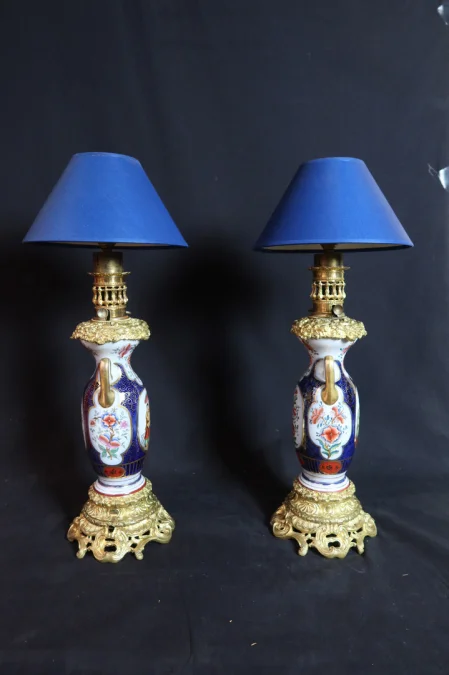 PAIR OF PORCELAIN LAMPS