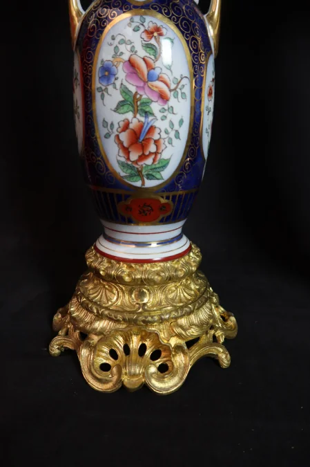 PAIR OF PORCELAIN LAMPS