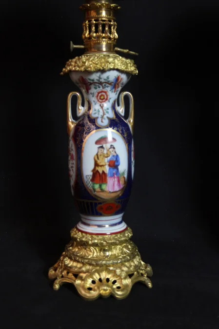 PAIR OF PORCELAIN LAMPS