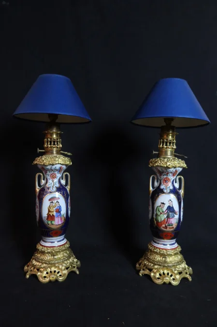 PAIR OF PORCELAIN LAMPS