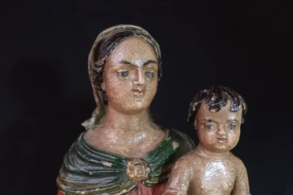 "Sculpture " Vierge à l'enfant " XVIII"