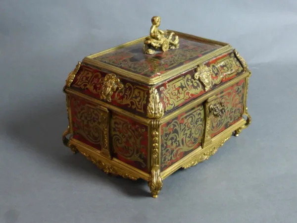 Coffret à Bijoux Signé Tahan à Paris
