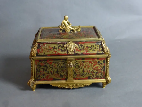 Coffret à Bijoux Signé Tahan à Paris