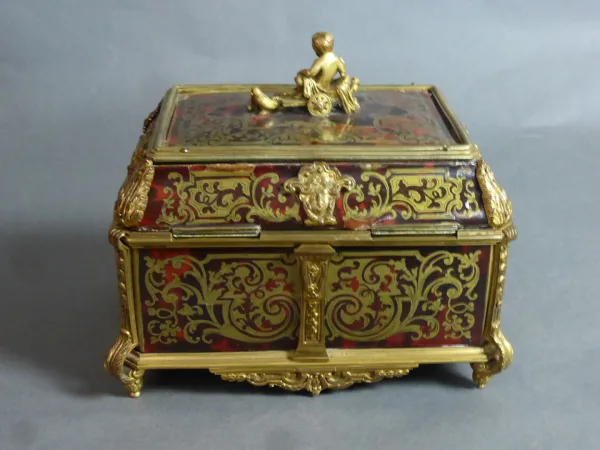 Coffret à Bijoux Signé Tahan à Paris