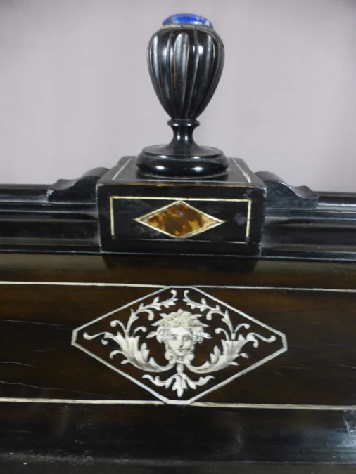 Important Coffre à Bijoux Sur Sa Table XIX