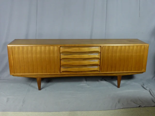 VINTAGE-SIDEBOARD
