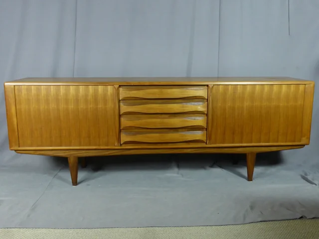 VINTAGE-SIDEBOARD