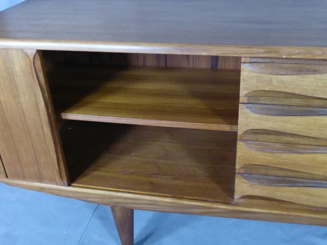 VINTAGE-SIDEBOARD