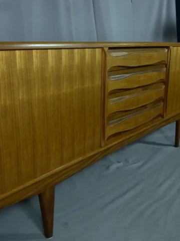 VINTAGE-SIDEBOARD