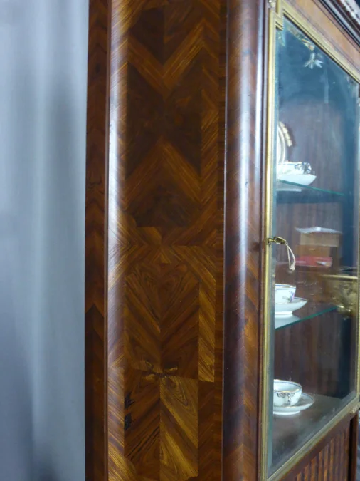 Vitrine Style Louis XVI en marqueterie