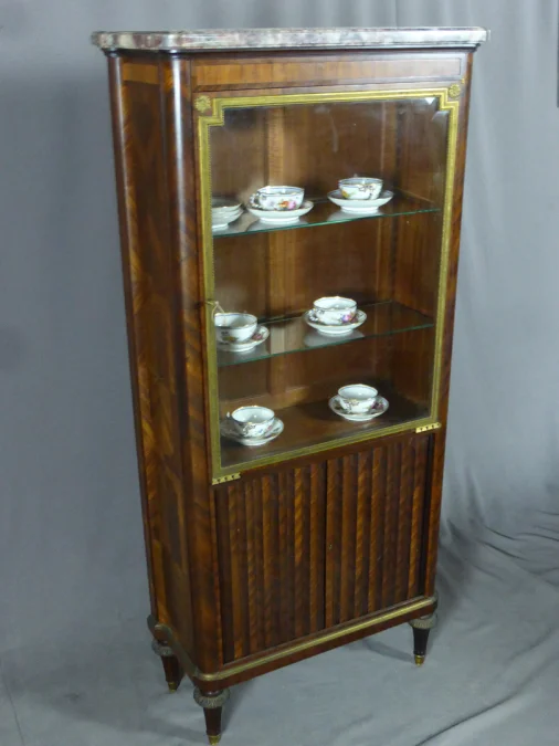 Vitrine Style Louis XVI en marqueterie