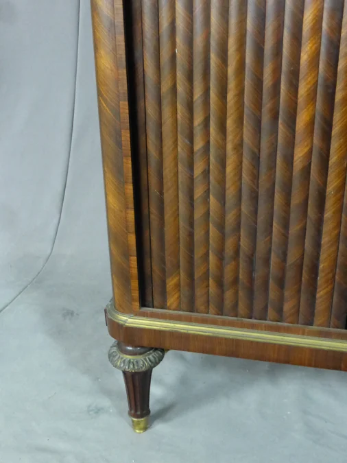 Vitrine Style Louis XVI en marqueterie