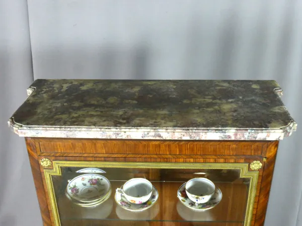 Vitrine Style Louis XVI en marqueterie