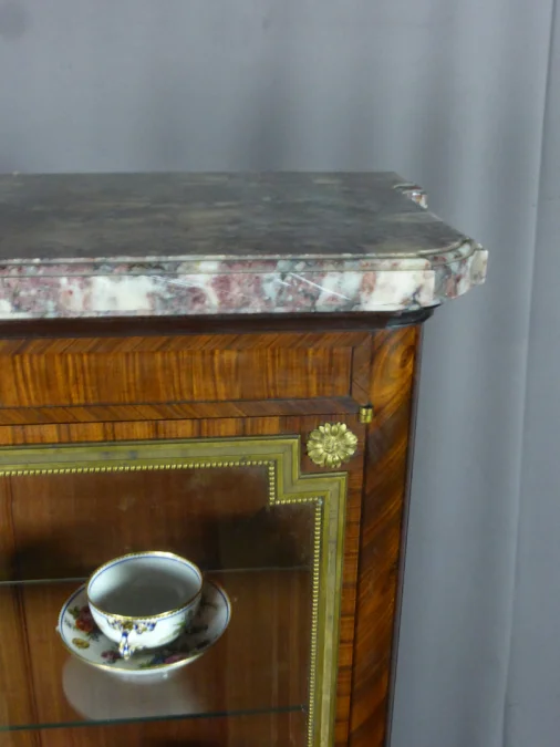 Vitrine Style Louis XVI en marqueterie