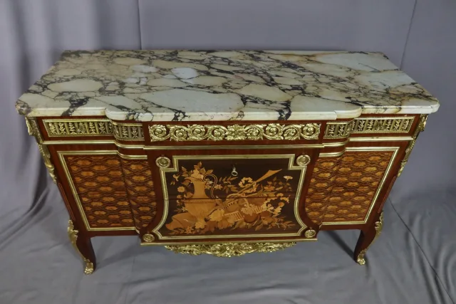 Commode en marqueterie d'après Riesener