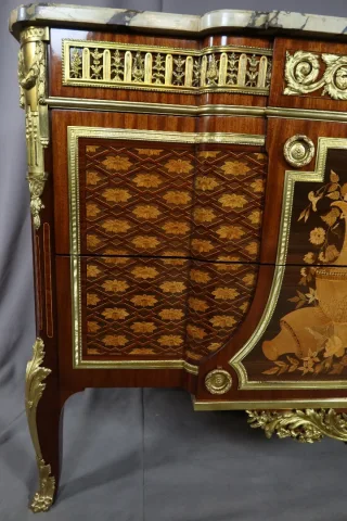 Commode en marqueterie d'après Riesener