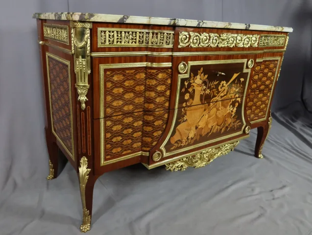 Commode en marqueterie d'après Riesener
