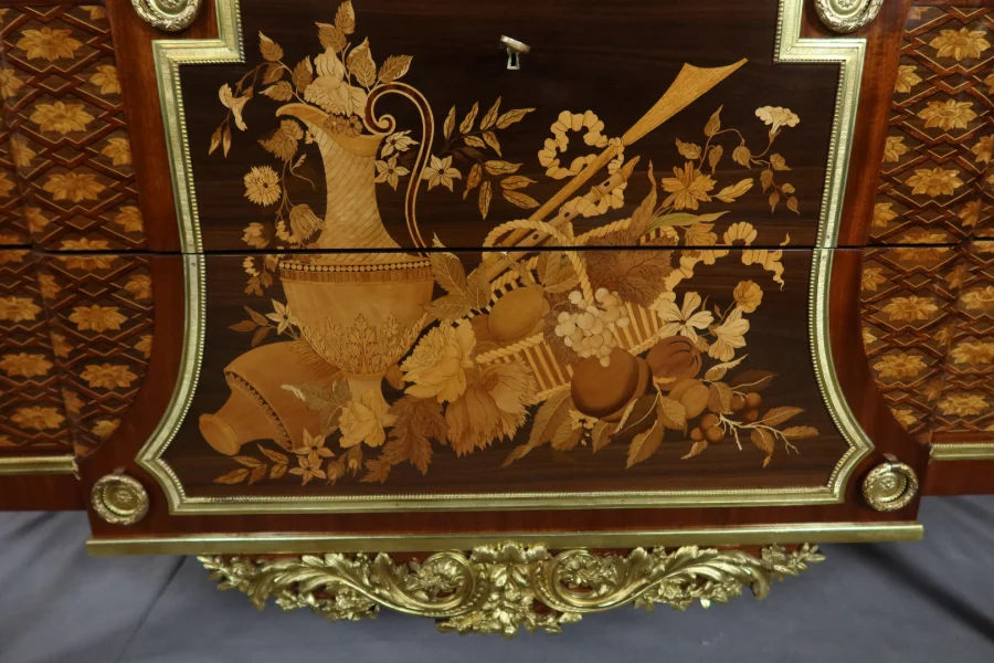 CHEST OF DRAWERS after REISENER