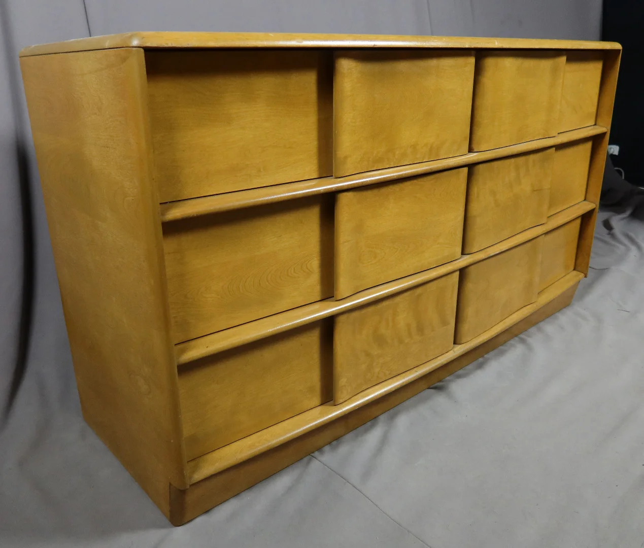 VINTAGE CHEST OF DRAWERS